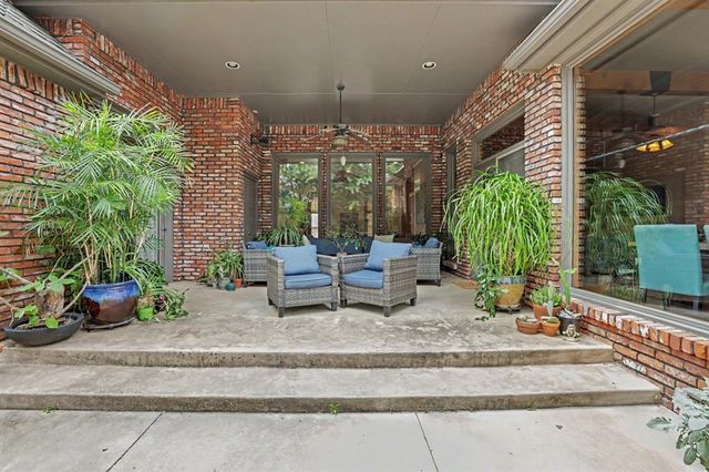 800 Shadow Wood Drive, Edmond, OK 73034