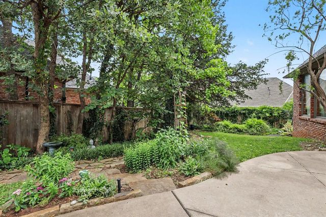 800 Shadow Wood Drive, Edmond, OK 73034