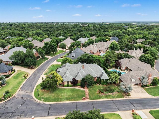 800 Shadow Wood Drive, Edmond, OK 73034