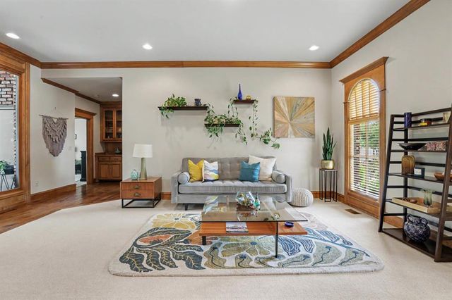800 Shadow Wood Drive, Edmond, OK 73034