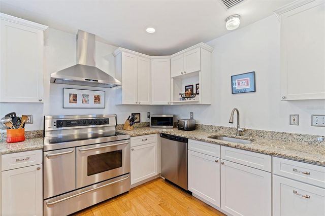1055 MONTICELLO BOULEVARD N, St Petersburg, FL 33703