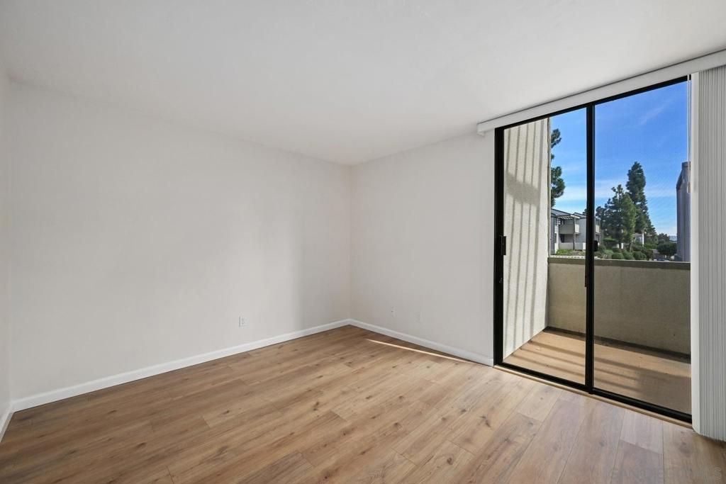 Image 11 of property listing at 6182 Agee St 203, San Diego, CA 92122