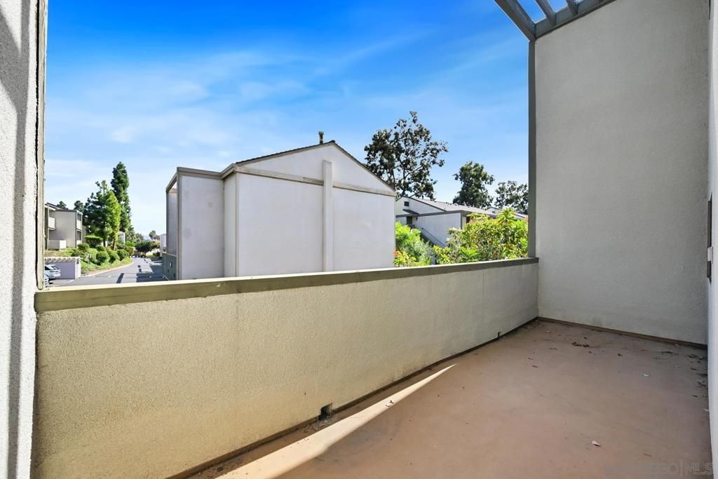 Image 13 of property listing at 6182 Agee St 203, San Diego, CA 92122