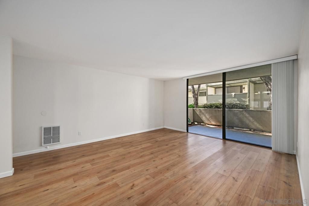 Image 17 of property listing at 6182 Agee St 203, San Diego, CA 92122