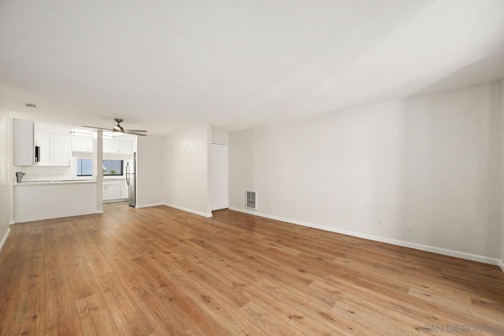 Image 5 of property listing at 6182 Agee St 203, San Diego, CA 92122