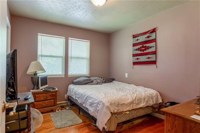 693 E 1450 Road, Lawrence, KS 66046