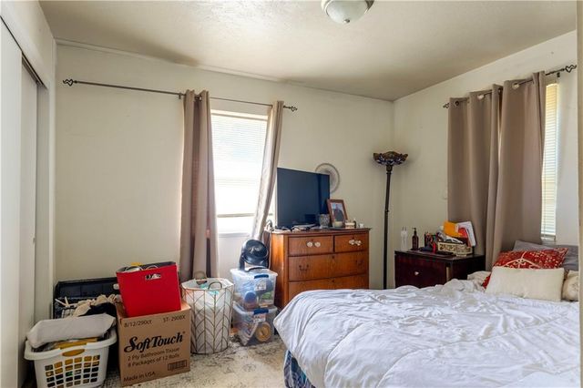 693 E 1450 Road, Lawrence, KS 66046