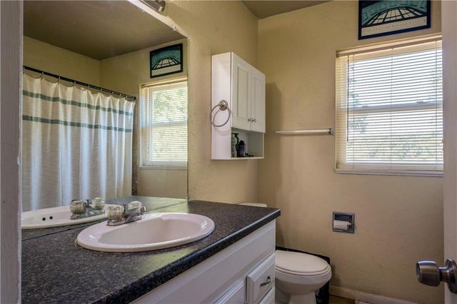 693 E 1450 Road, Lawrence, KS 66046