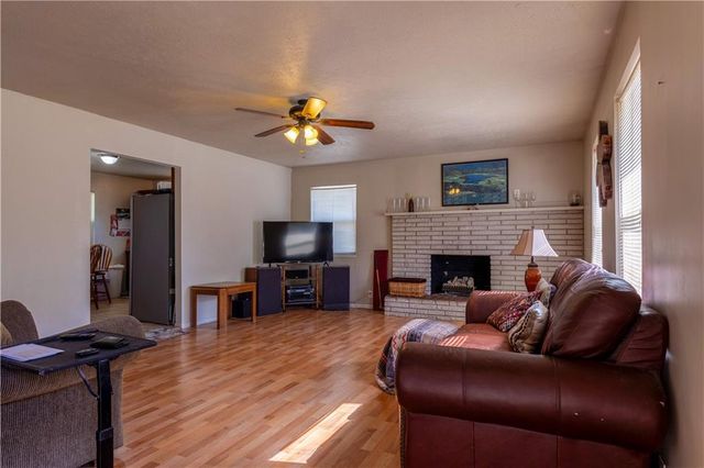 693 E 1450 Road, Lawrence, KS 66046