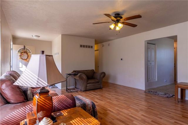 693 E 1450 Road, Lawrence, KS 66046