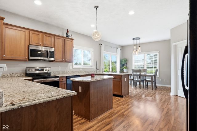 3713 Weather Stone Crossing, Zionsville, IN 46077