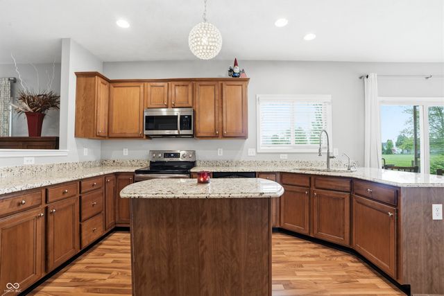 3713 Weather Stone Crossing, Zionsville, IN 46077