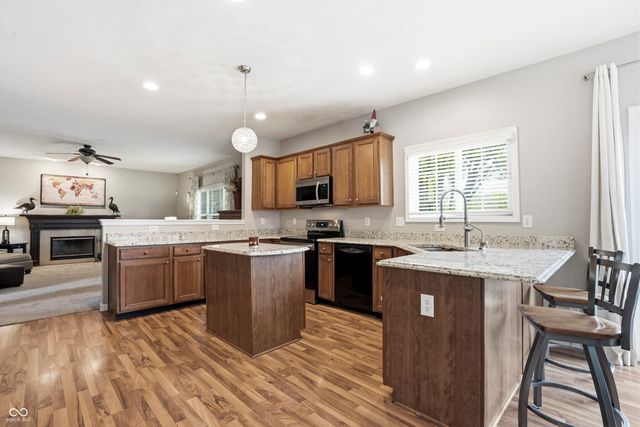 3713 Weather Stone Crossing, Zionsville, IN 46077