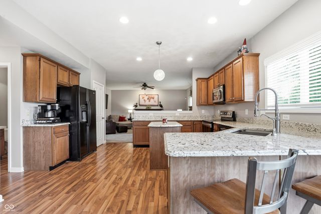 3713 Weather Stone Crossing, Zionsville, IN 46077