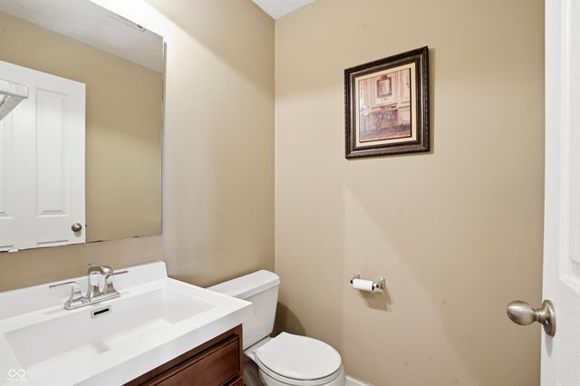 3713 Weather Stone Crossing, Zionsville, IN 46077