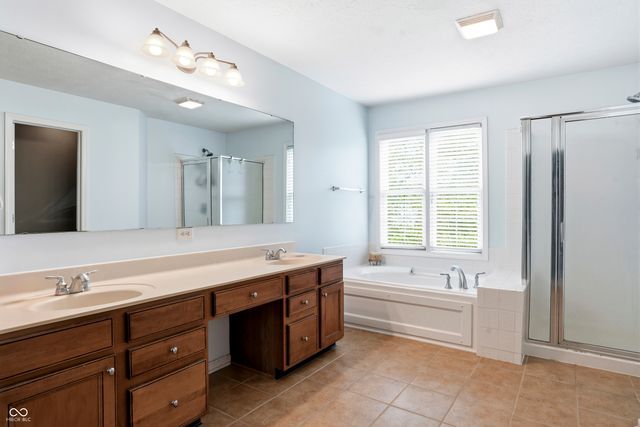 3713 Weather Stone Crossing, Zionsville, IN 46077