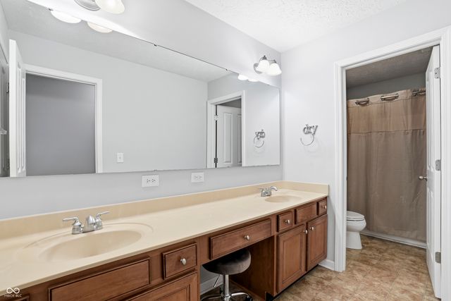 3713 Weather Stone Crossing, Zionsville, IN 46077