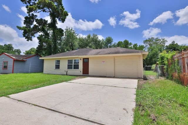 9026 Lake Forest Boulevard, Houston, TX 77078