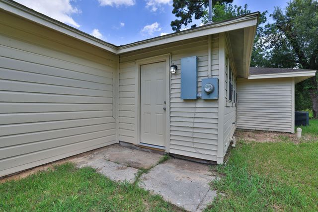 9026 Lake Forest Boulevard, Houston, TX 77078