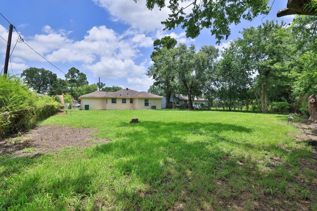 9026 Lake Forest Boulevard, Houston, TX 77078
