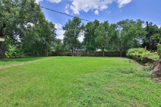 9026 Lake Forest Boulevard, Houston, TX 77078
