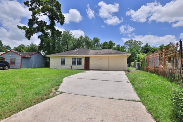 9026 Lake Forest Boulevard, Houston, TX 77078
