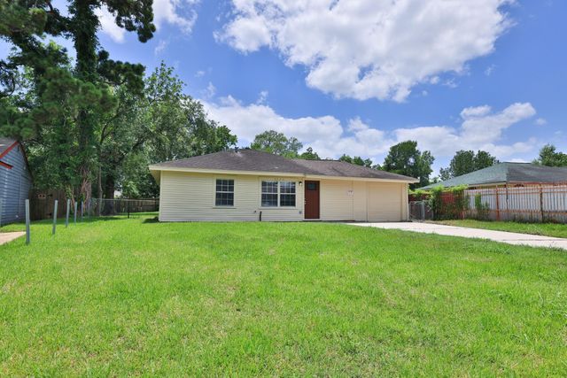 9026 Lake Forest Boulevard, Houston, TX 77078