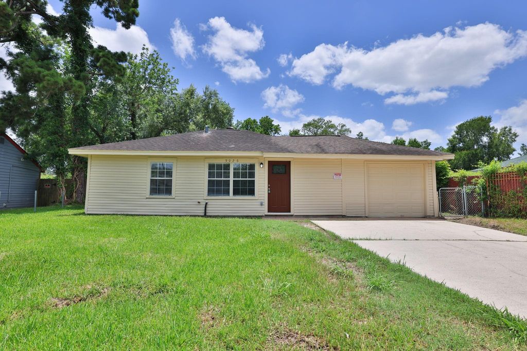 9026 Lake Forest Boulevard, Houston, TX 77078