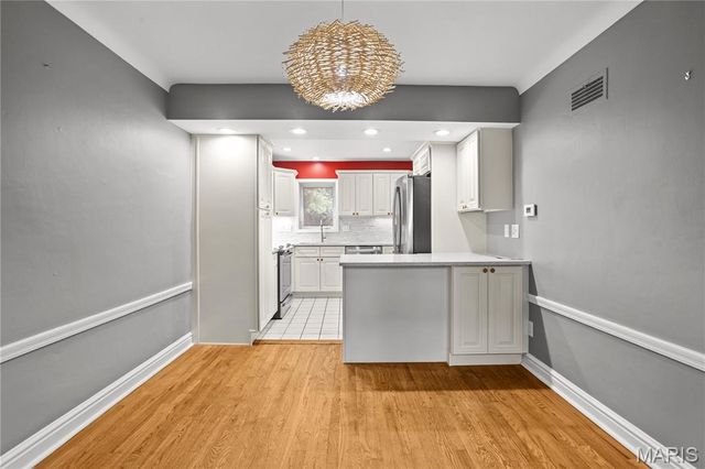 7626 Lindbergh Drive, Richmond Heights, MO 63117