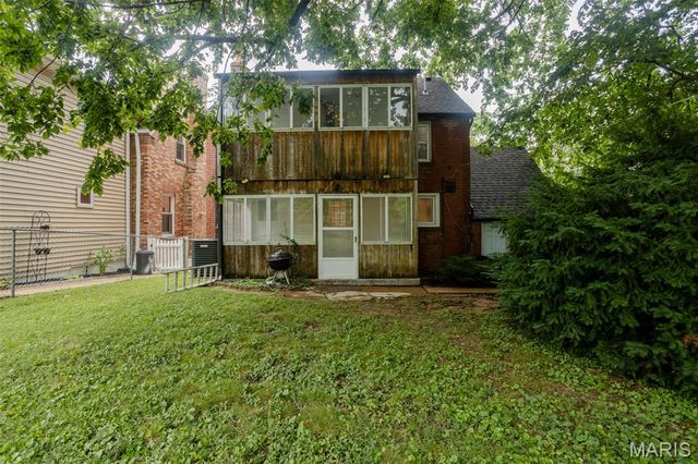 7626 Lindbergh Drive, Richmond Heights, MO 63117