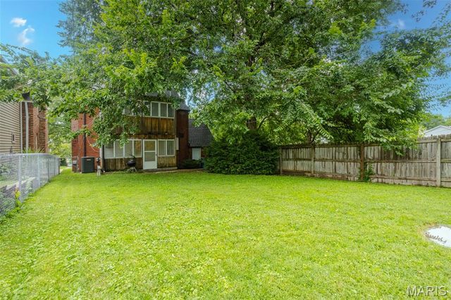 7626 Lindbergh Drive, Richmond Heights, MO 63117