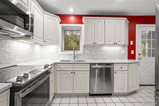 7626 Lindbergh Drive, Richmond Heights, MO 63117