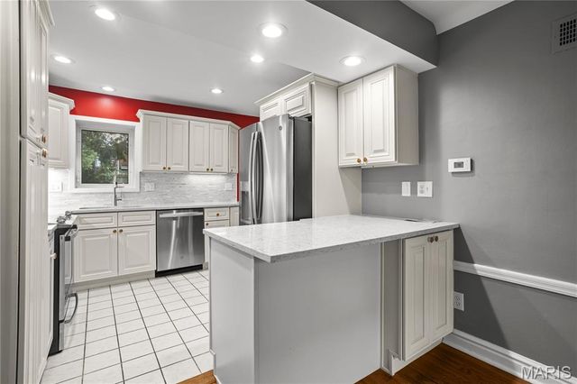 7626 Lindbergh Drive, Richmond Heights, MO 63117