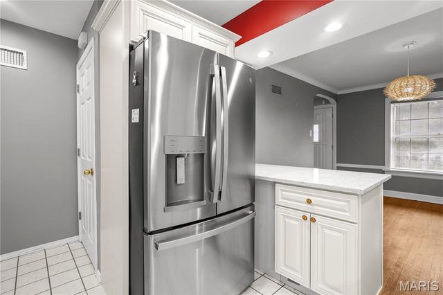 7626 Lindbergh Drive, Richmond Heights, MO 63117