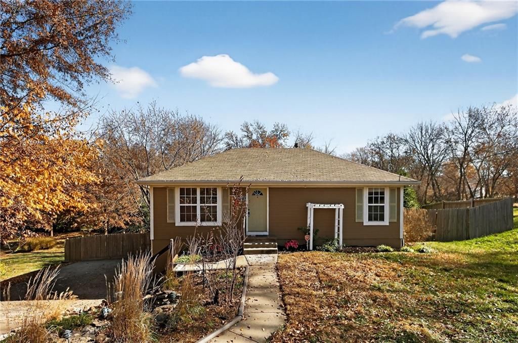 1813 N Jennings Road, Independence, MO 64058