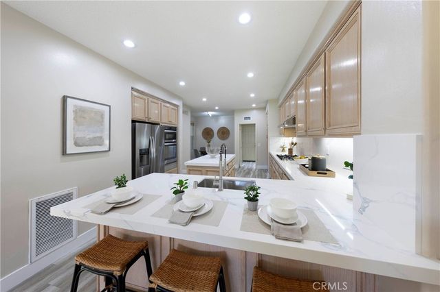 28 Brigmore Aisle, Irvine, CA 92603