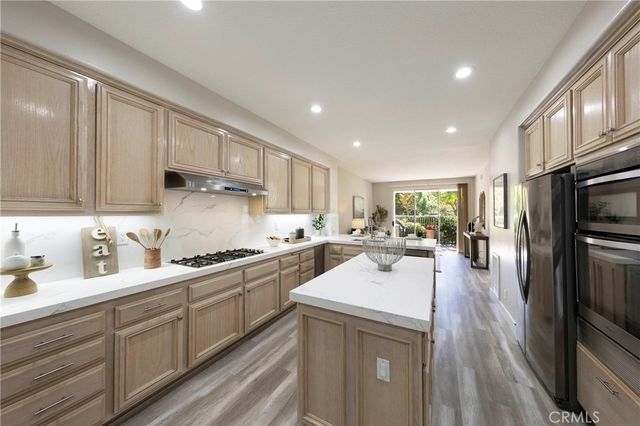 28 Brigmore Aisle, Irvine, CA 92603