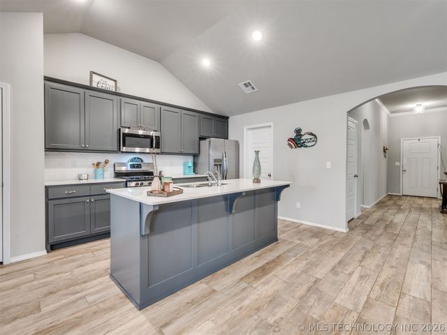 1825 E Winston Street, Broken Arrow, OK 74011