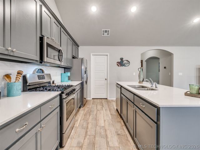 1825 E Winston Street, Broken Arrow, OK 74011