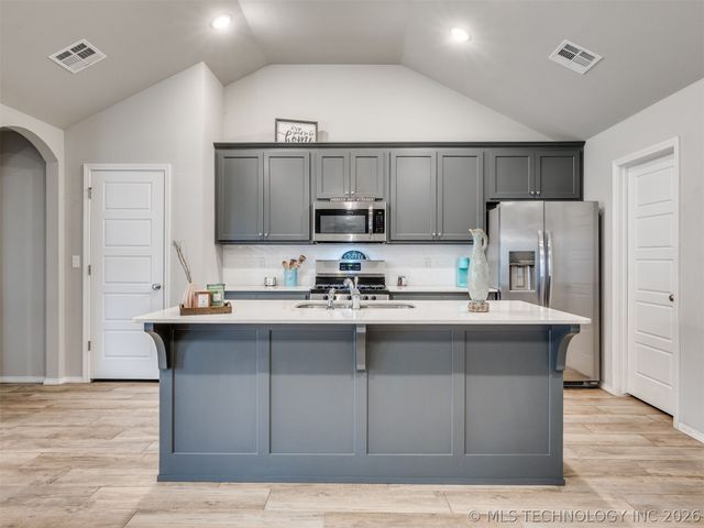 1825 E Winston Street, Broken Arrow, OK 74011