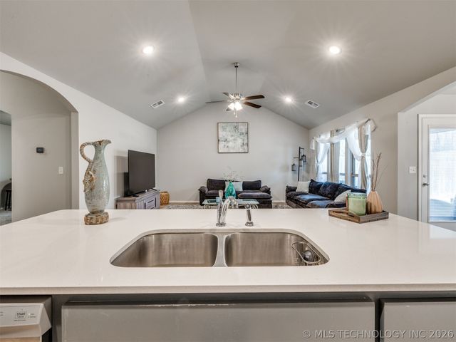 1825 E Winston Street, Broken Arrow, OK 74011