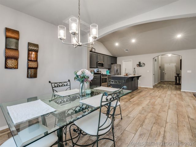 1825 E Winston Street, Broken Arrow, OK 74011