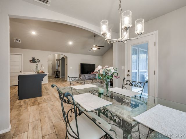 1825 E Winston Street, Broken Arrow, OK 74011