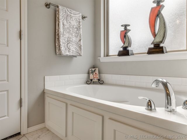 1825 E Winston Street, Broken Arrow, OK 74011