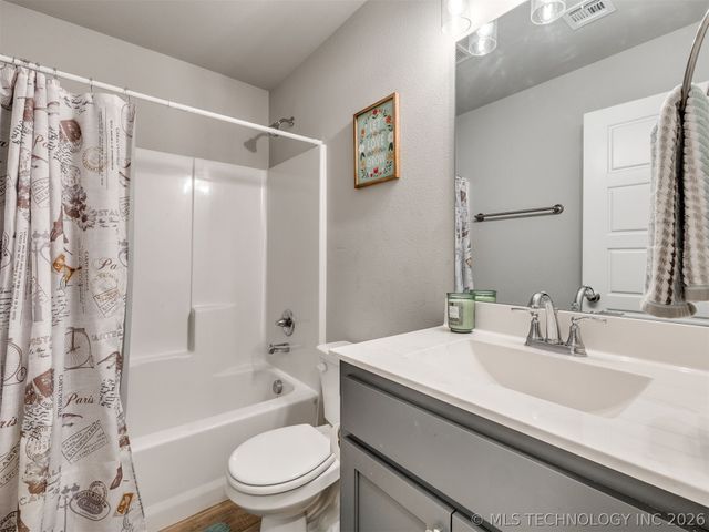 1825 E Winston Street, Broken Arrow, OK 74011