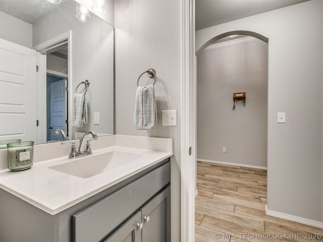 1825 E Winston Street, Broken Arrow, OK 74011