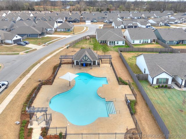 1825 E Winston Street, Broken Arrow, OK 74011