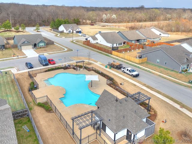 1825 E Winston Street, Broken Arrow, OK 74011