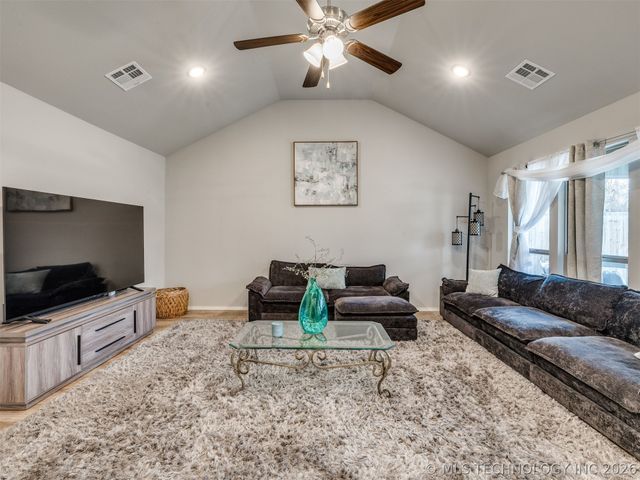 1825 E Winston Street, Broken Arrow, OK 74011