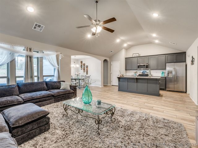 1825 E Winston Street, Broken Arrow, OK 74011